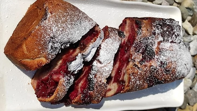 Meggyes-csokis babka