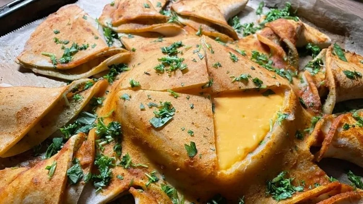 Pizza másképp (sajtos mártogatós)