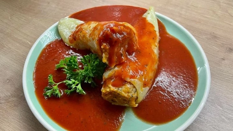 Rizsgombóccal töltött paprika paradicsomszósszal